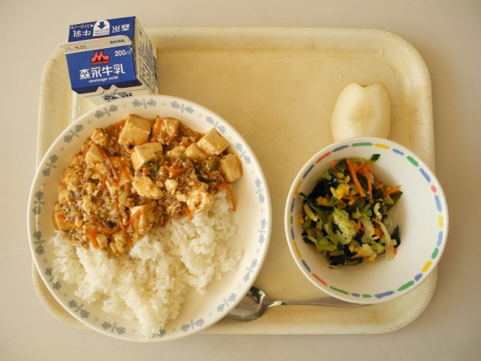 another-option-might-include-tofu-with-meat-sauce-on-rice-paired-with-a-salad-apple-and-carton-of-milk-1491207229_680x0
