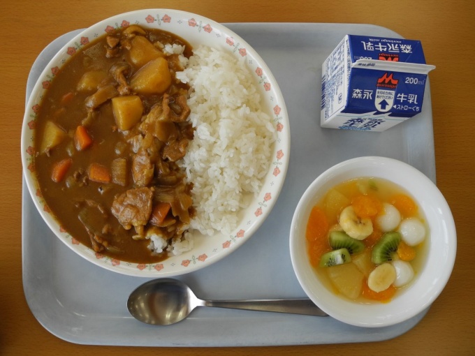 jinego-elementary-will-occasionally-offer-curry-and-rice-which-comes-with-milk-and-fruit-salad-many-other-schools-will-offer-korean-or-italian-food-at-least-once-a-week-1491207425_680x0